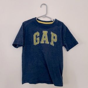 Boys vintage GAP tee. Size S (6)